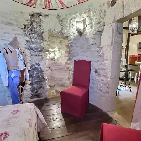 Chez Lydia - Osez La Vie De Chateau ! Pont Du Gard, Uzes דירה